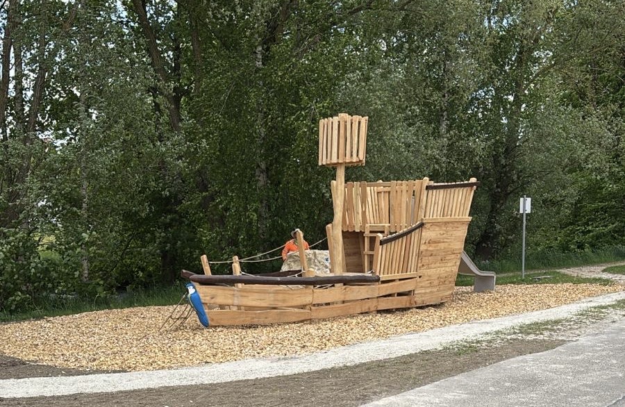 Spielschiff an der Paar, Seitenansicht